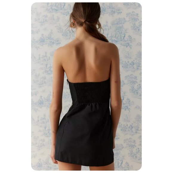 NWT Kimchi Blue Urban Outfitters Emery Black Oversized Ivory Bow Strapless Mini - Picture 2 of 9